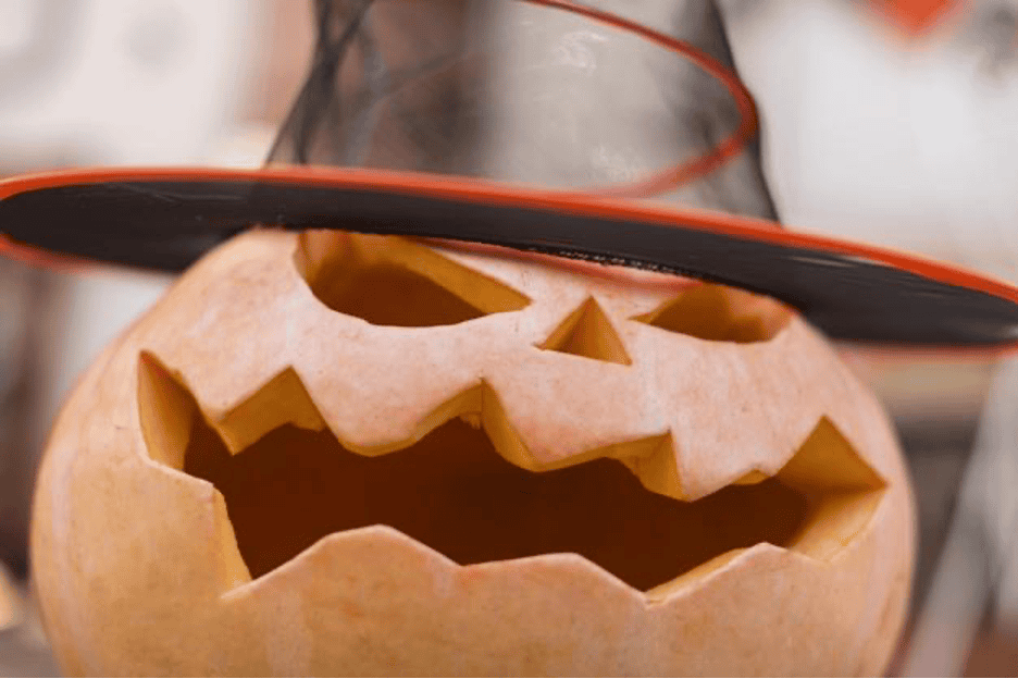 Featured image for “5 Ways Seniors Can Have a Scary Good Time This Halloween”